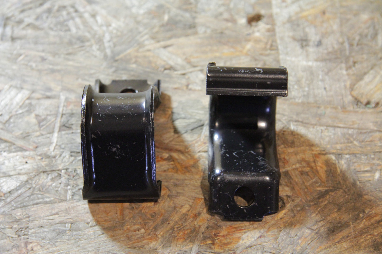 Original GM Opel Schelle Stabilisator hinten an Karosserie 90193090 Ascona C , Vectra A Neu