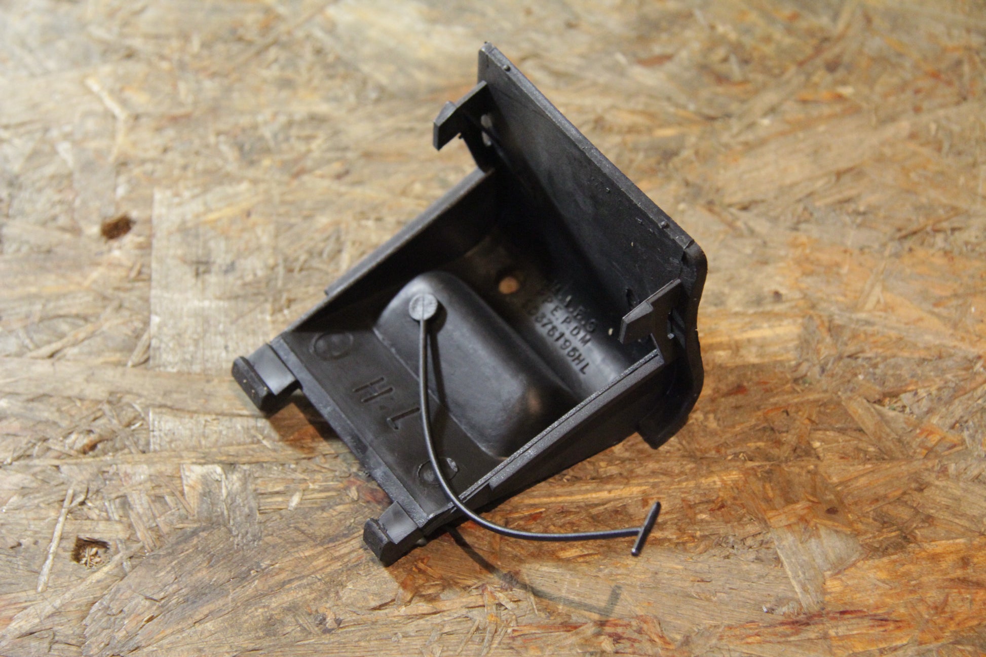 Original GM Opel Klappe hinten links schwarz 90327405 Omega A Neu