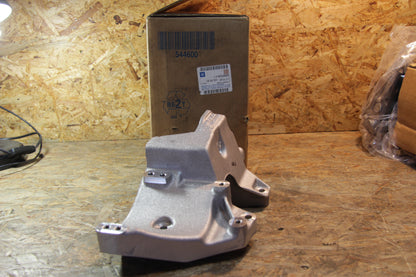 Original GM Opel Stütze Kompressor Klimaanlage und Lenkhilfepumpe Kennzeichen: BA  90528680 Vectra B Neu