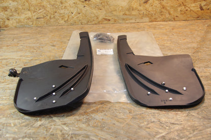Original GM Opel Satz Schmutzfänger hinten, schwarz mit bef, Teilen mit OPEL Emblem  90273223 Omega A Neu