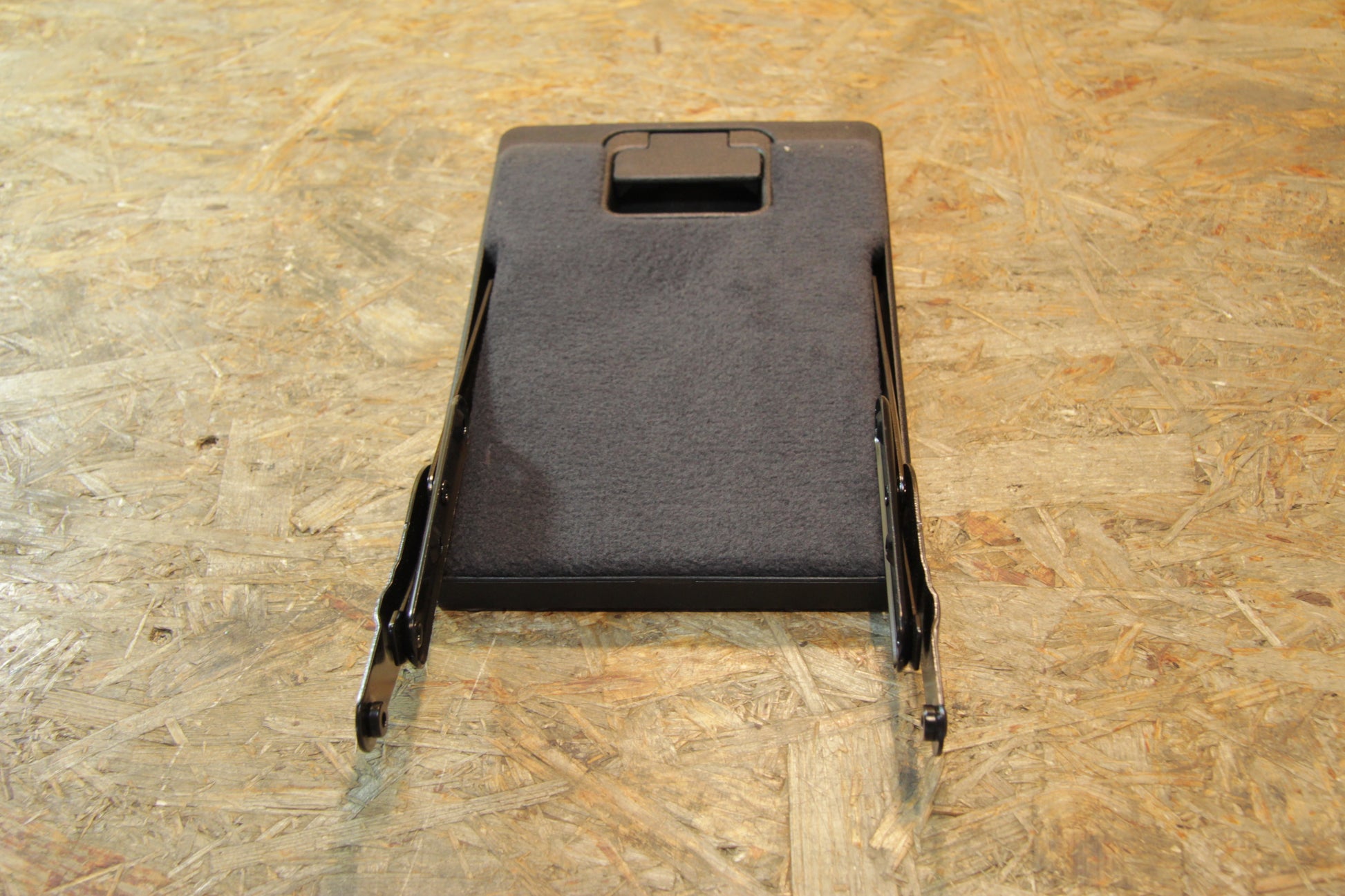 Original GM Opel Klappe Öffnung Mittelarmlehne schwarz 2- Sitzreihe 13107537 Zafira A , Zafira A Neu