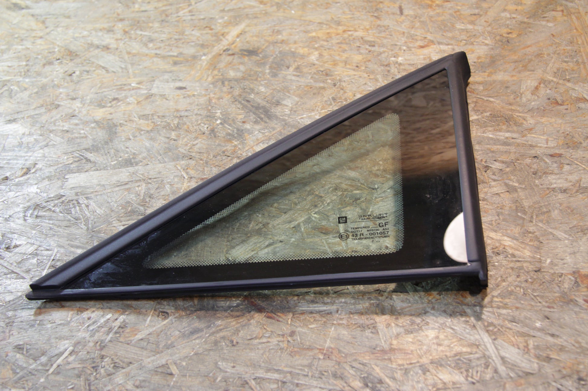Original GM Opel  Scheibe Seitenwandfenster mit Gummiabdichtung rechts in grün getönt 90229178 Omega A Neu