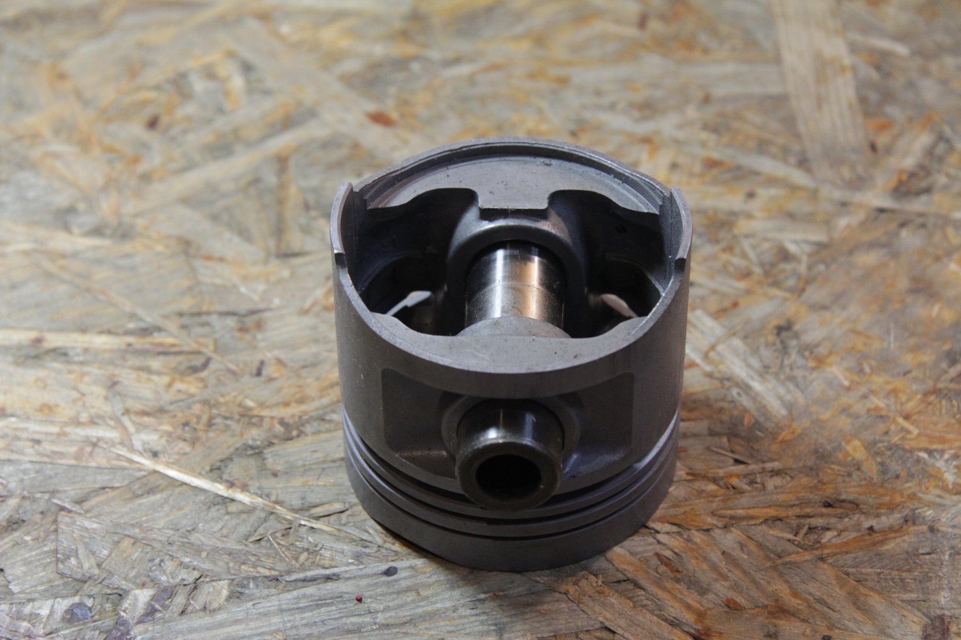 Kolben mit Kolbenbolzen und Ringe Zylinderbohrung 80,01 mm Kennzeichen: 01
