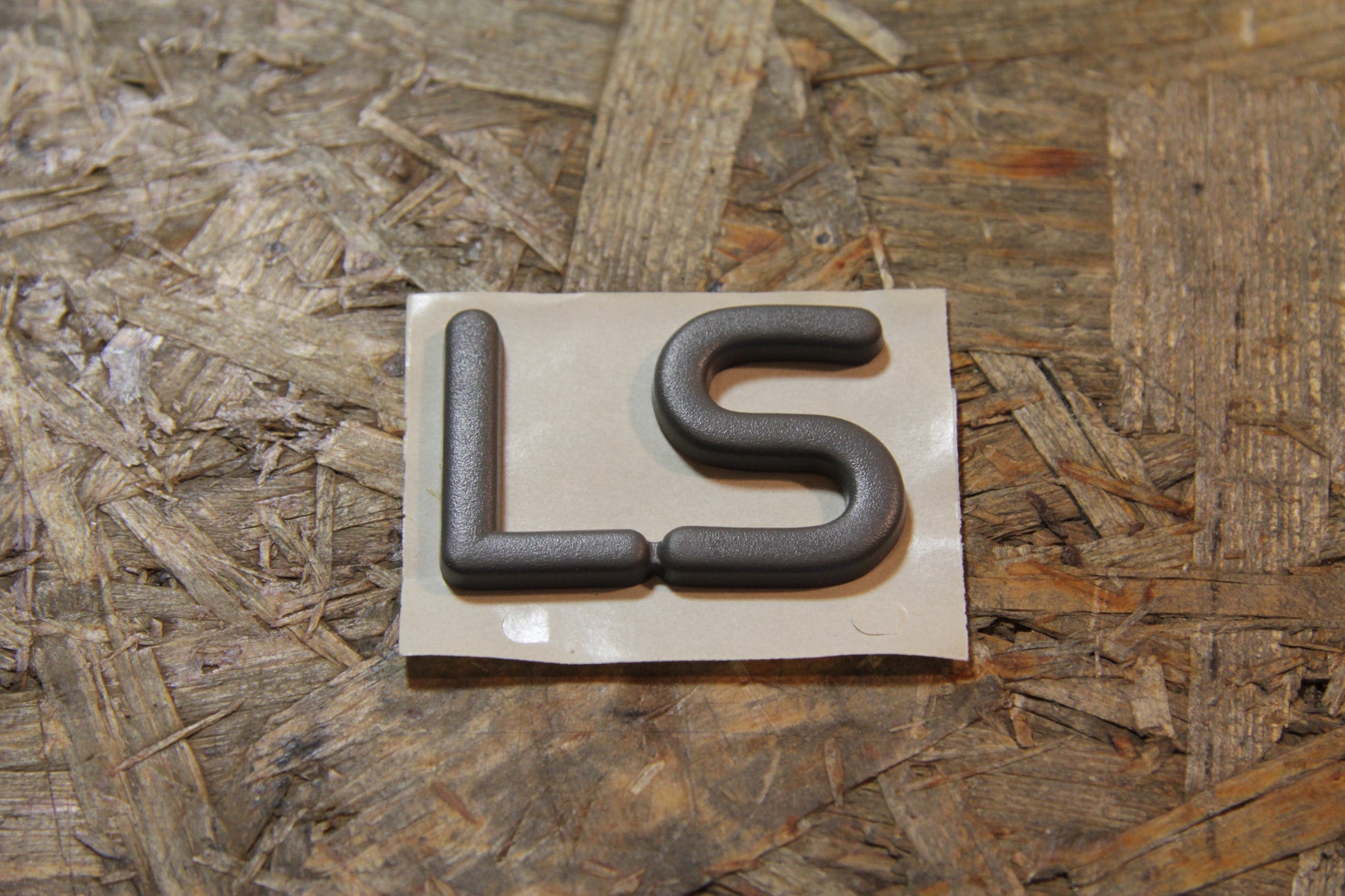 Emblem Schrift LS grau Kotflügel