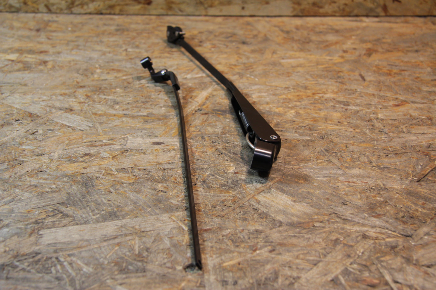 Wischerarm Heckscheibe mit Scharnier für Umlenkarm