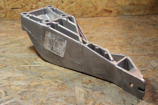 Original GM Opel Halter Motoraufhängung vorne rechts 90497235 Vectra B