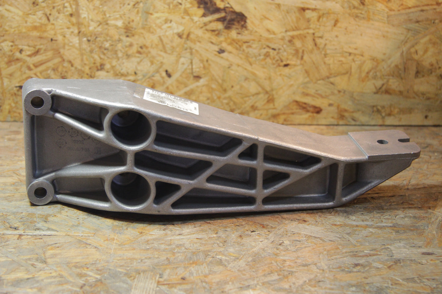 Original GM Opel Halter Motoraufhängung vorne rechts 90497235 Vectra B