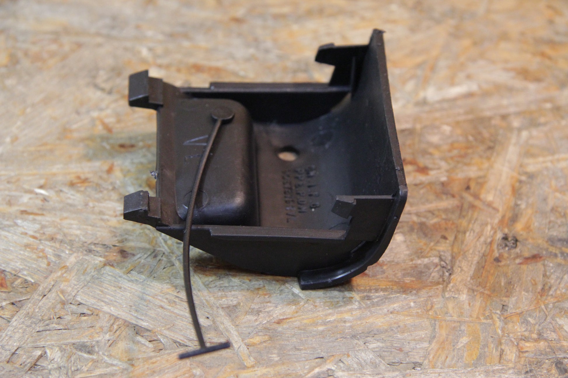 Original GM Opel Klappe Steinschlagschutz vorne links schwarz 90327403 Omega A