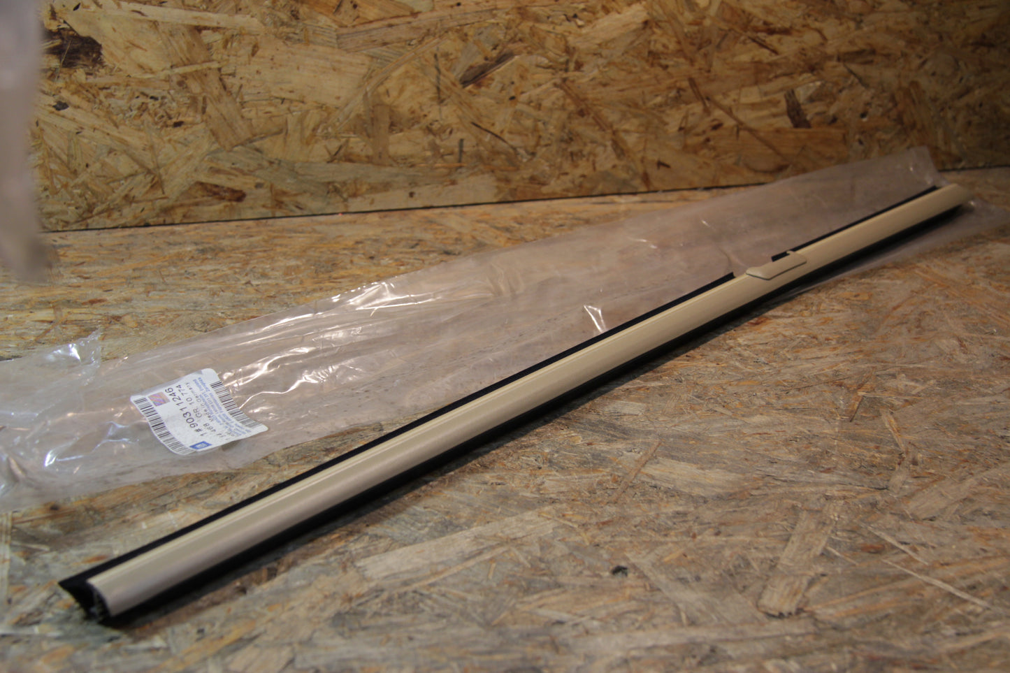 Original GM Opel Fensterschachtabdichtung innen rechts dunkelbeige Farbcode: 109, 207 90311246 Omega A