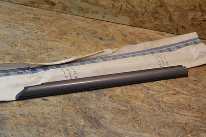 Original GM Opel Zierleiste Seitenwandfenster unten rechts grau  90331924 Omega A