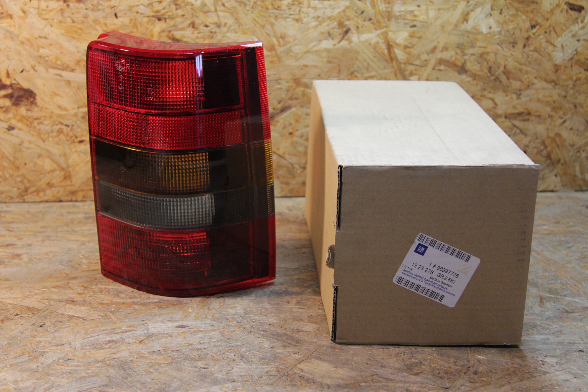 Original GM Opel Heckleuchte mit Nebelleuchte rechts dunkel 90397776 Omega A
