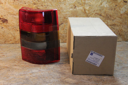 Original GM Opel Heckleuchte mit Nebelleuchte rechts dunkel 90397776 Omega A