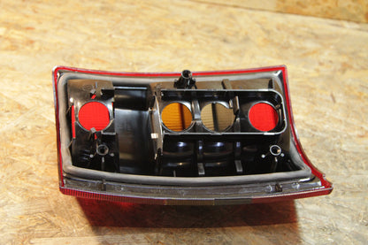Original GM Opel Heckleuchte mit Nebelleuchte rechts dunkel 90397776 Omega A