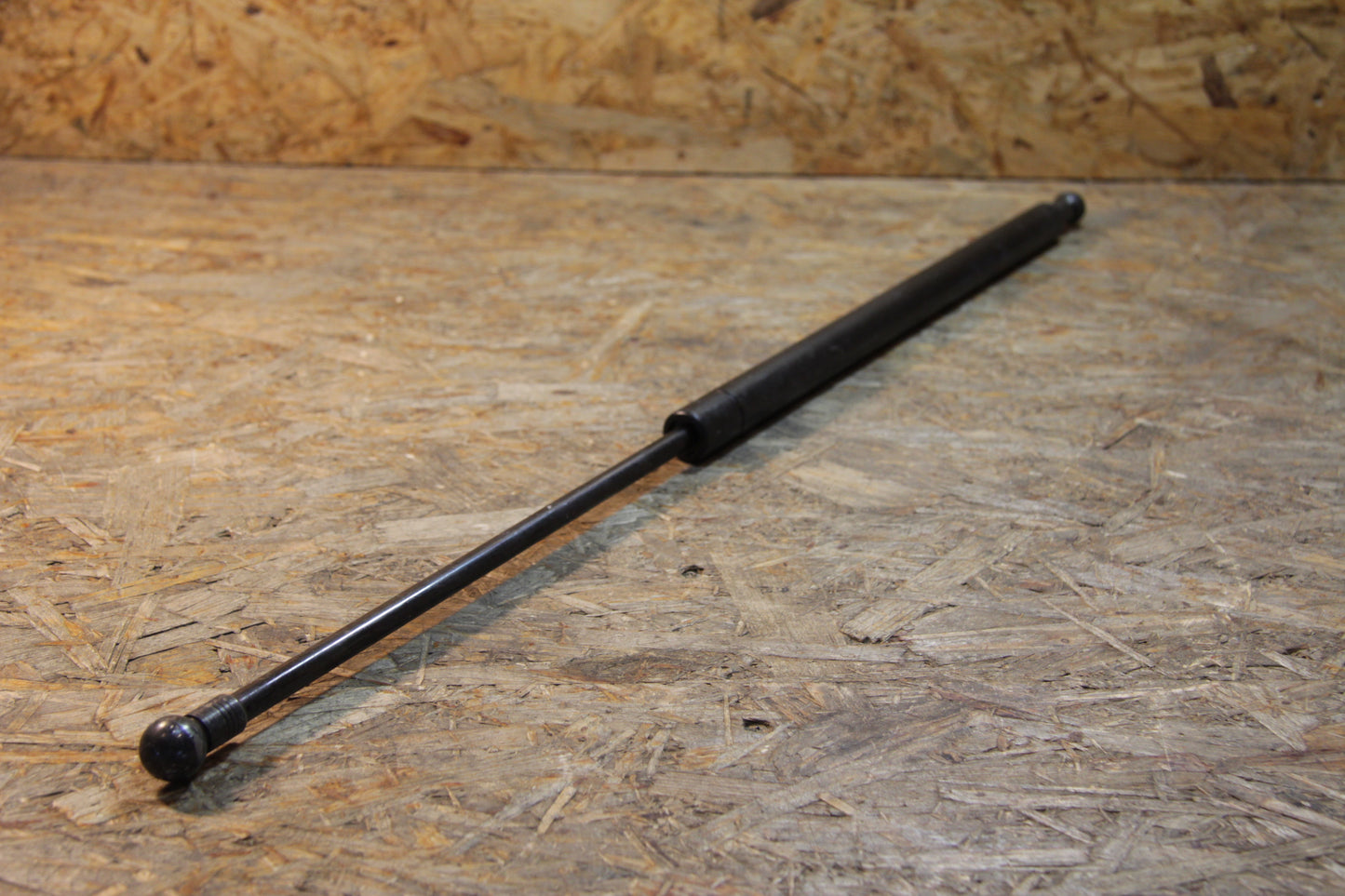 Original GM Opel Gasdruckstrebe Druckfeder Heckklappe 90196023 Kadett E Caravan