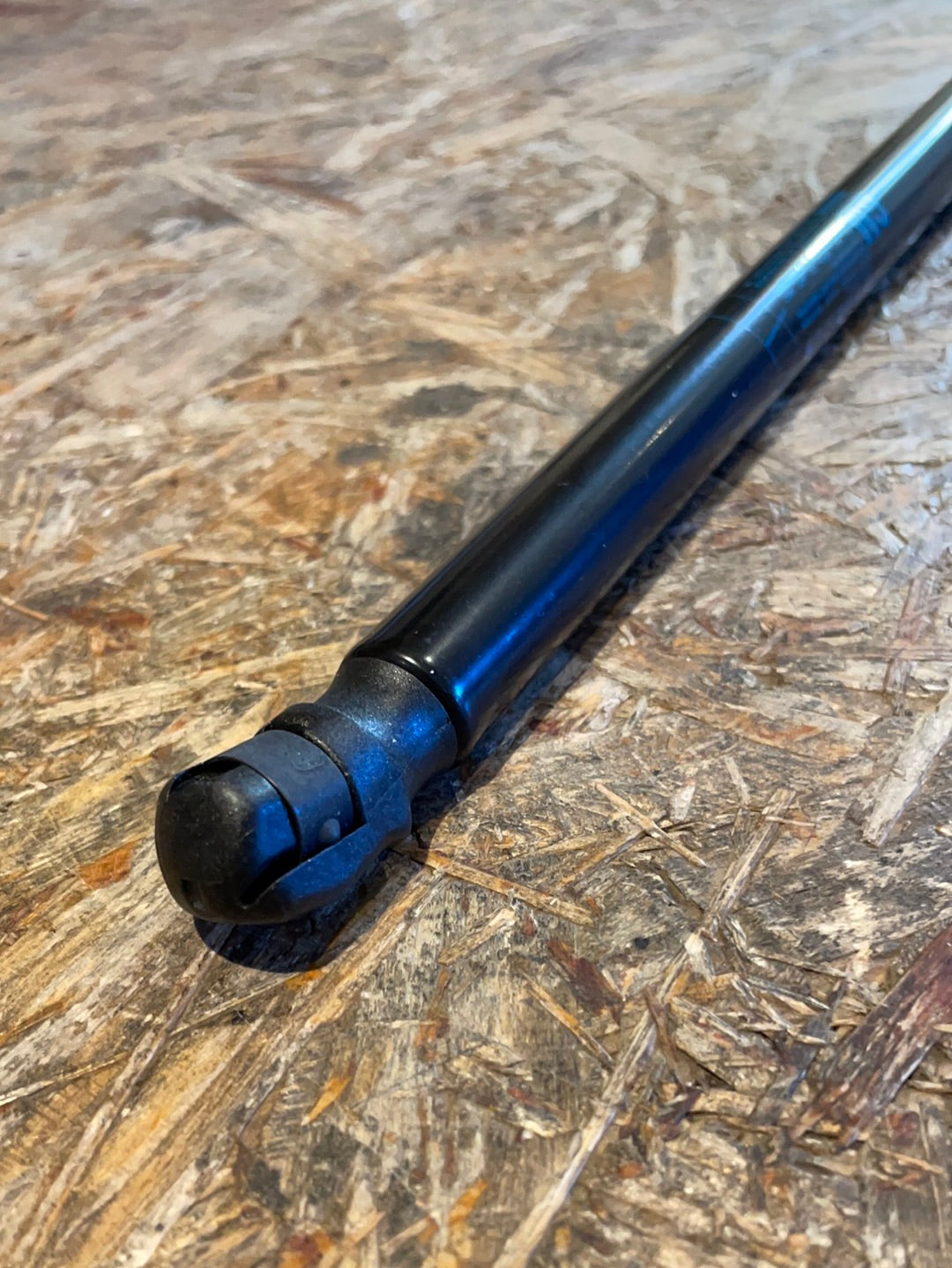 Original GM Opel Corsa D Heckklappendämpfer Neu