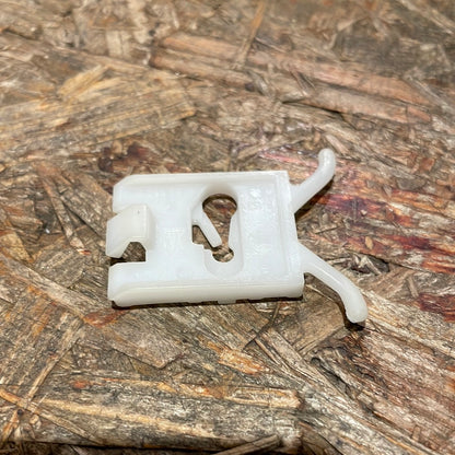 Original GM Opel Kadett D 1979-1984 Klemme Zierleiste Neu
