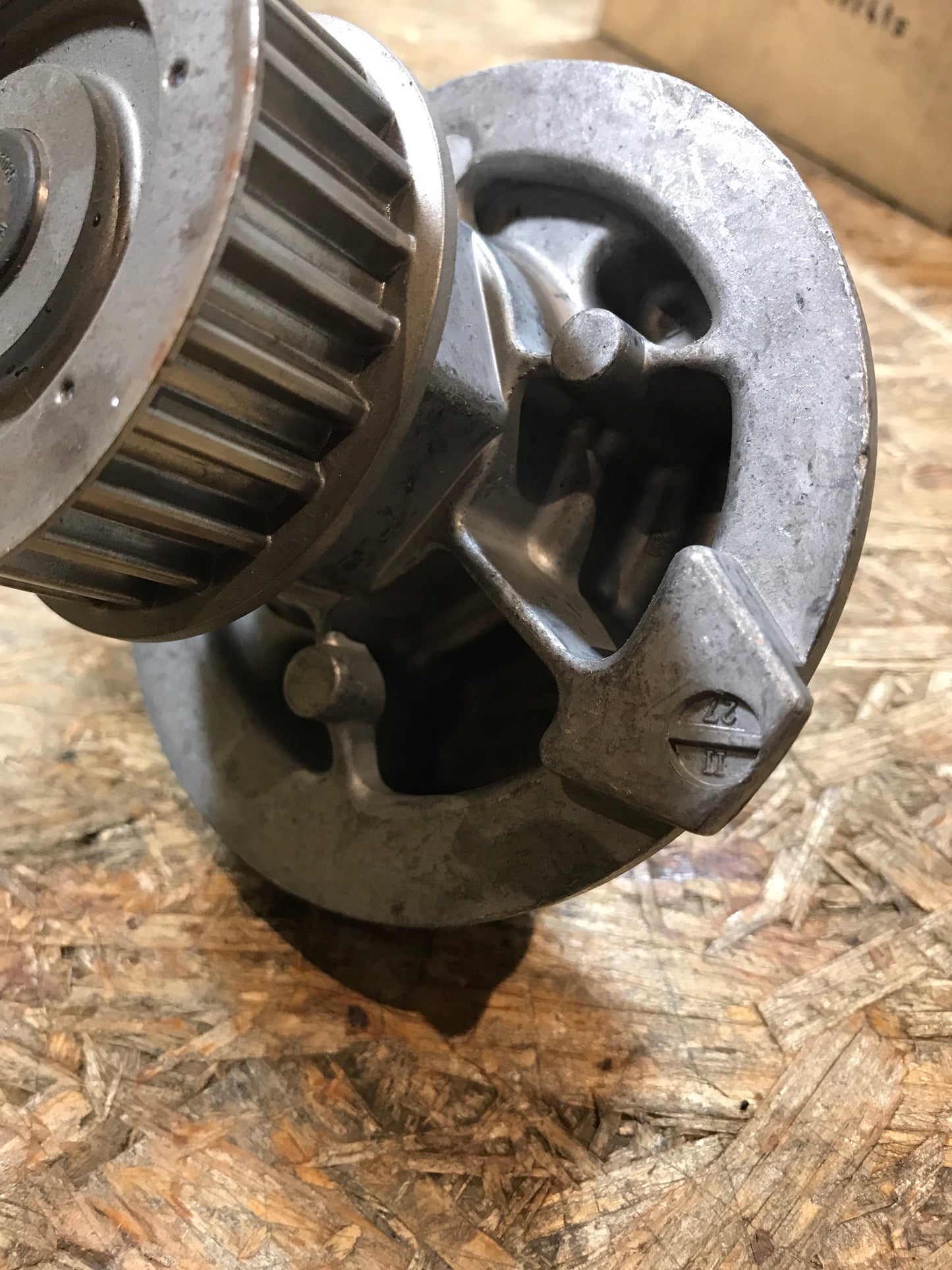 Original Opel Astra Cavalier Frontera Omega 18/20 C20NE Wasserpumpe NEU