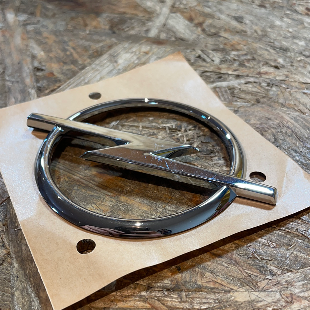 Original GM Opel Corsa B Emblem Heckträger Neu