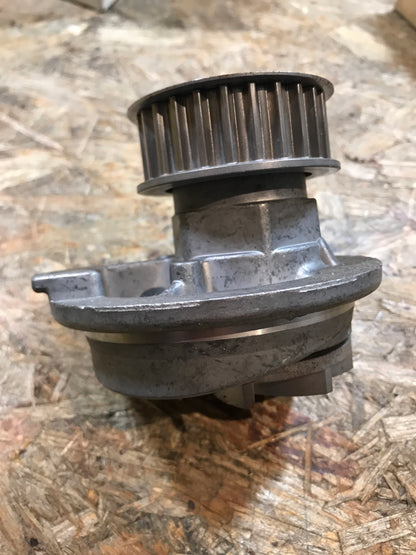 Original Opel Astra Cavalier Frontera Omega 18/20 C20NE Wasserpumpe NEU