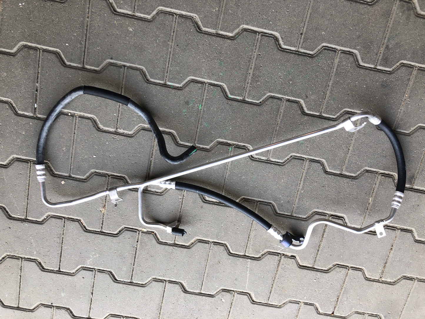 Original GM Opel Vivaro A 2,5 Rohr Hilfskraftlenkung an Behälter Neu