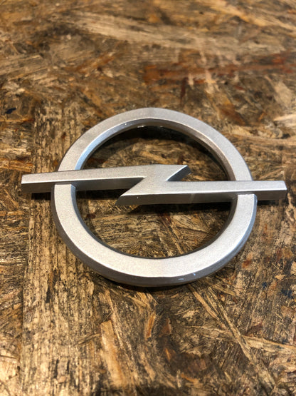 Original GM Opel Corsa A Emblem Kühlergrill Neu