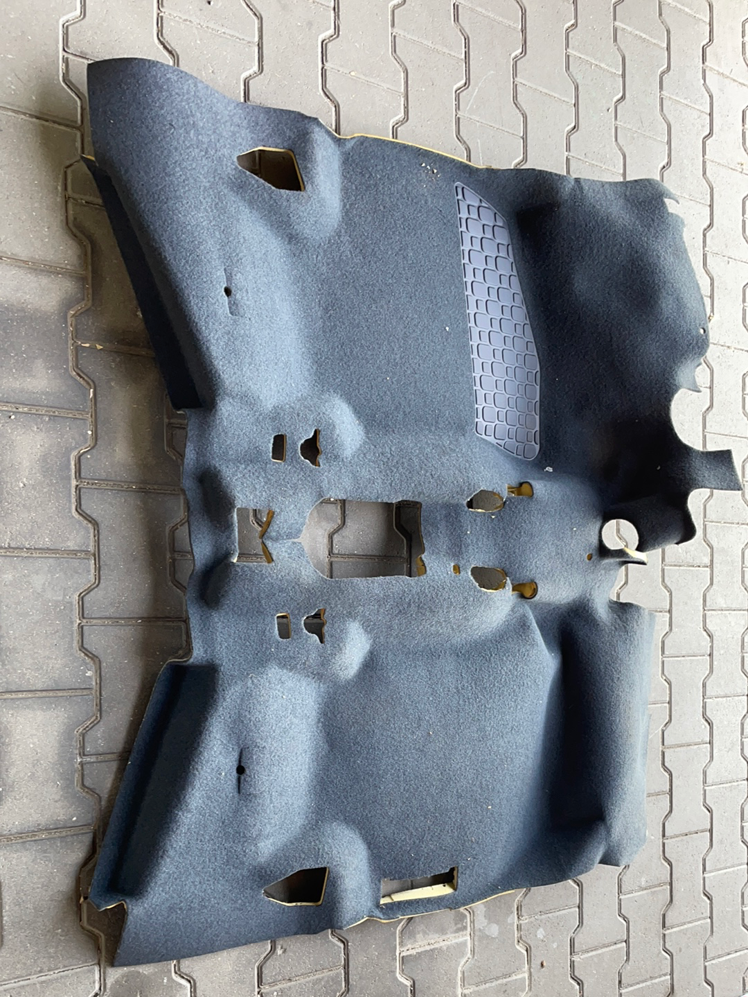 Original GM Opel Astra G Zafira A Teppich vorne mit Bruchstelle