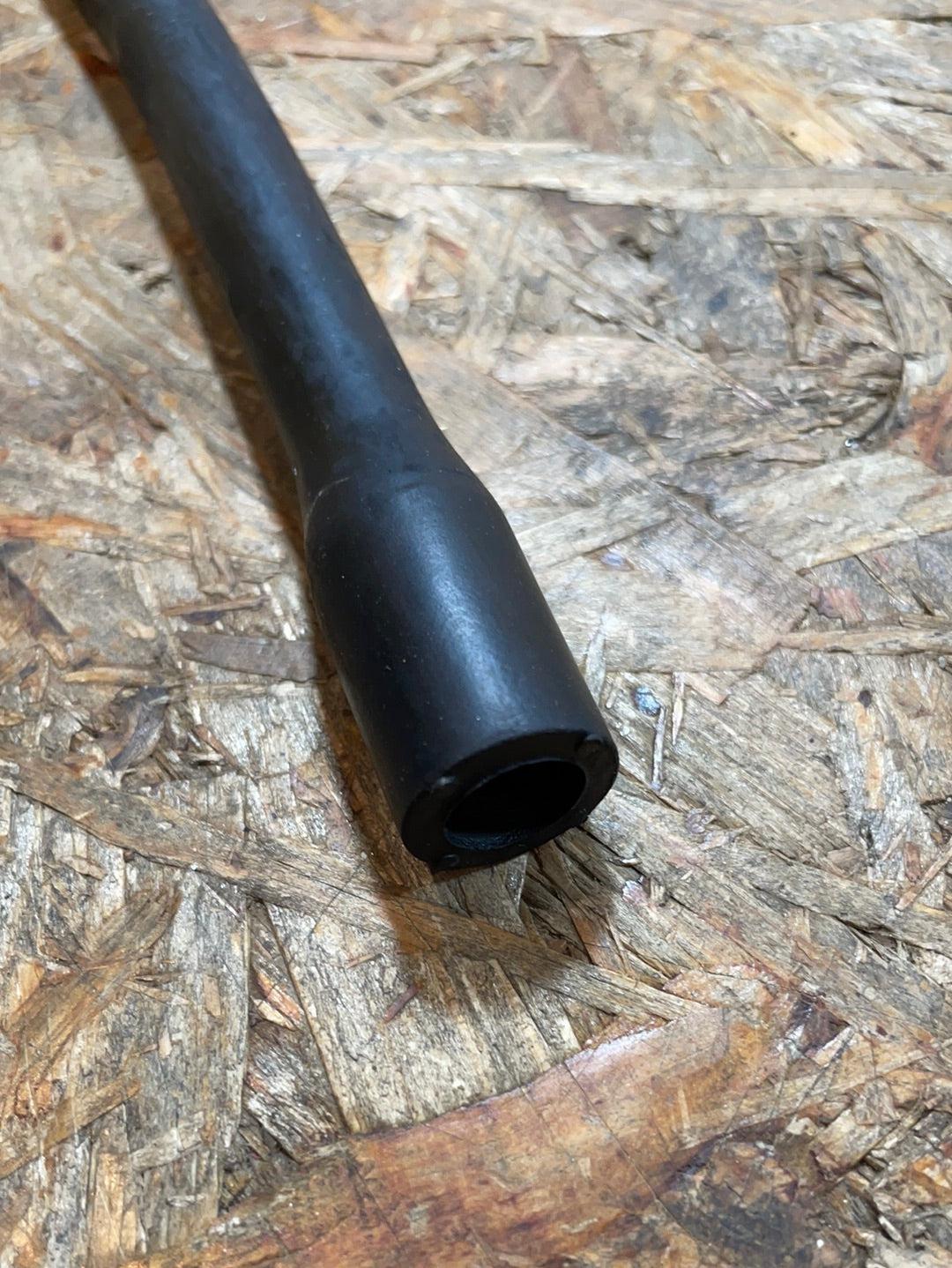 Original GM Opel Corsa B 1,2i 1,4i Astra F 1,6i Entlüftungsschlauch Saugrohr Nockenwellengehäuse Neu