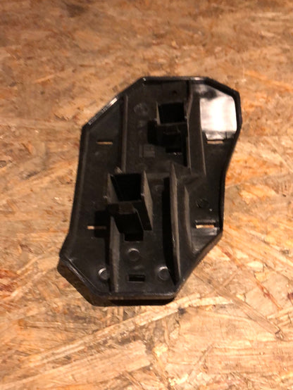 Original GM Opel Omega A 3000 GSi Halter Frontverkleidung seitlich rechts Neu