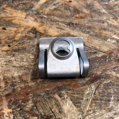 Original GM Opel Astra J Zafira C Klemmmutter Unterschutz Neu