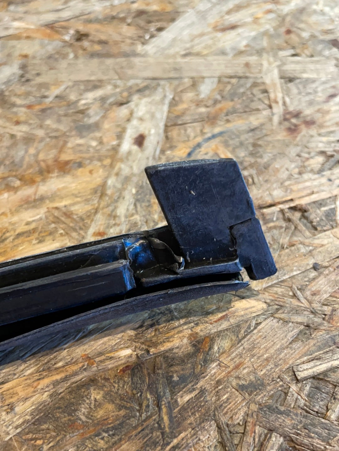 Original GM Opel Corsa B Tigra A Zierleiste Gummiabdichtung vorne rechts Neu