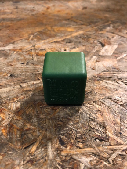 Original GM Opel Relais Startsperrung Kraftstoffpumpe Neu