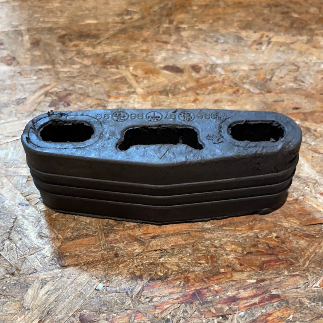 Original GM Opel Astra F Combo Kadett E Halterung Auspuffgummi Neu