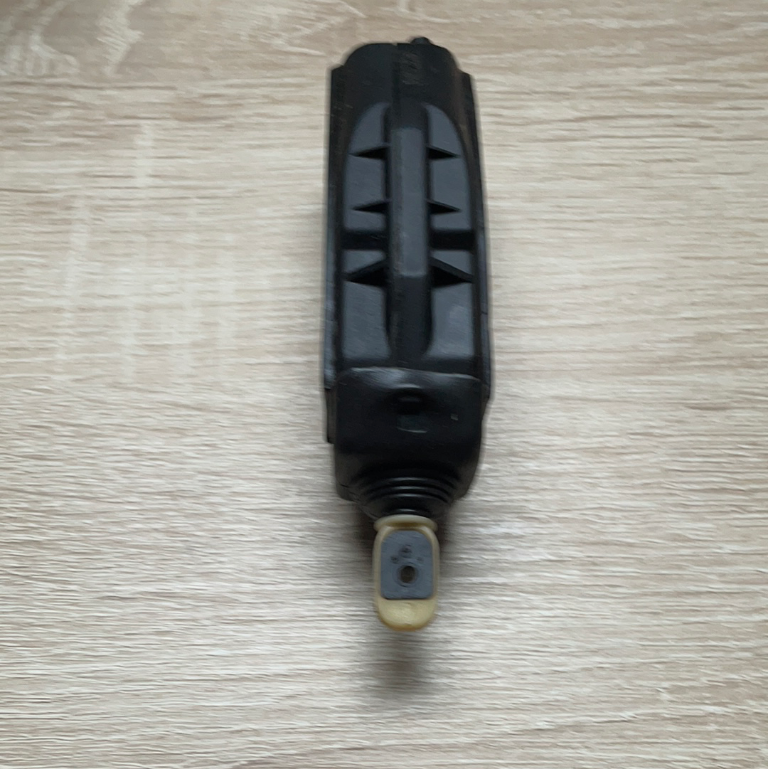 Original GM Opel Omega A Senator B Motor Türverriegelung vorne rechts Neu