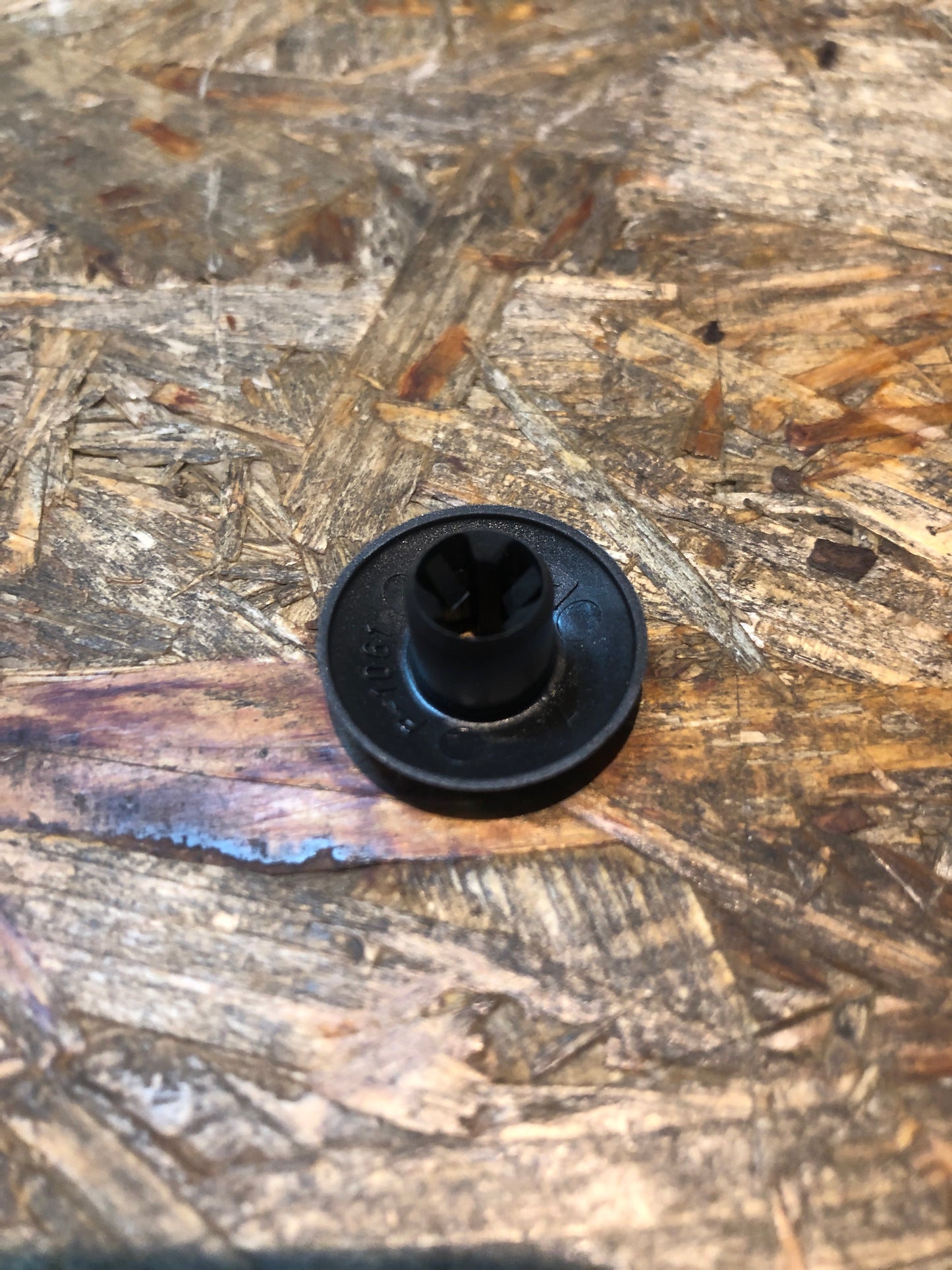 Original GM Opel Meriva A Druckknopf Verkleidung Seitenwand an Radeinbau Neu
