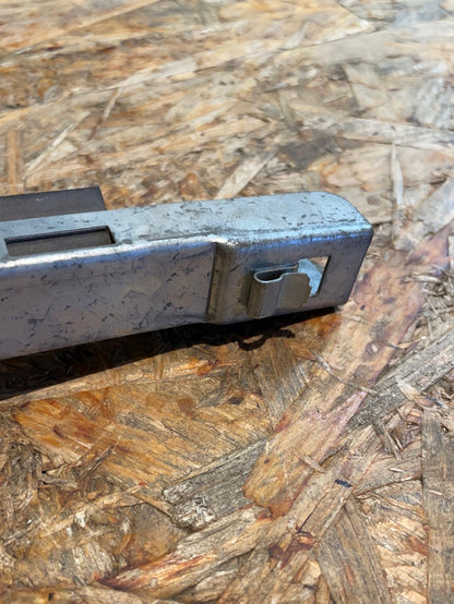 Original GM Opel Kadett E Führungsschiene Fensterführung hinten Neu