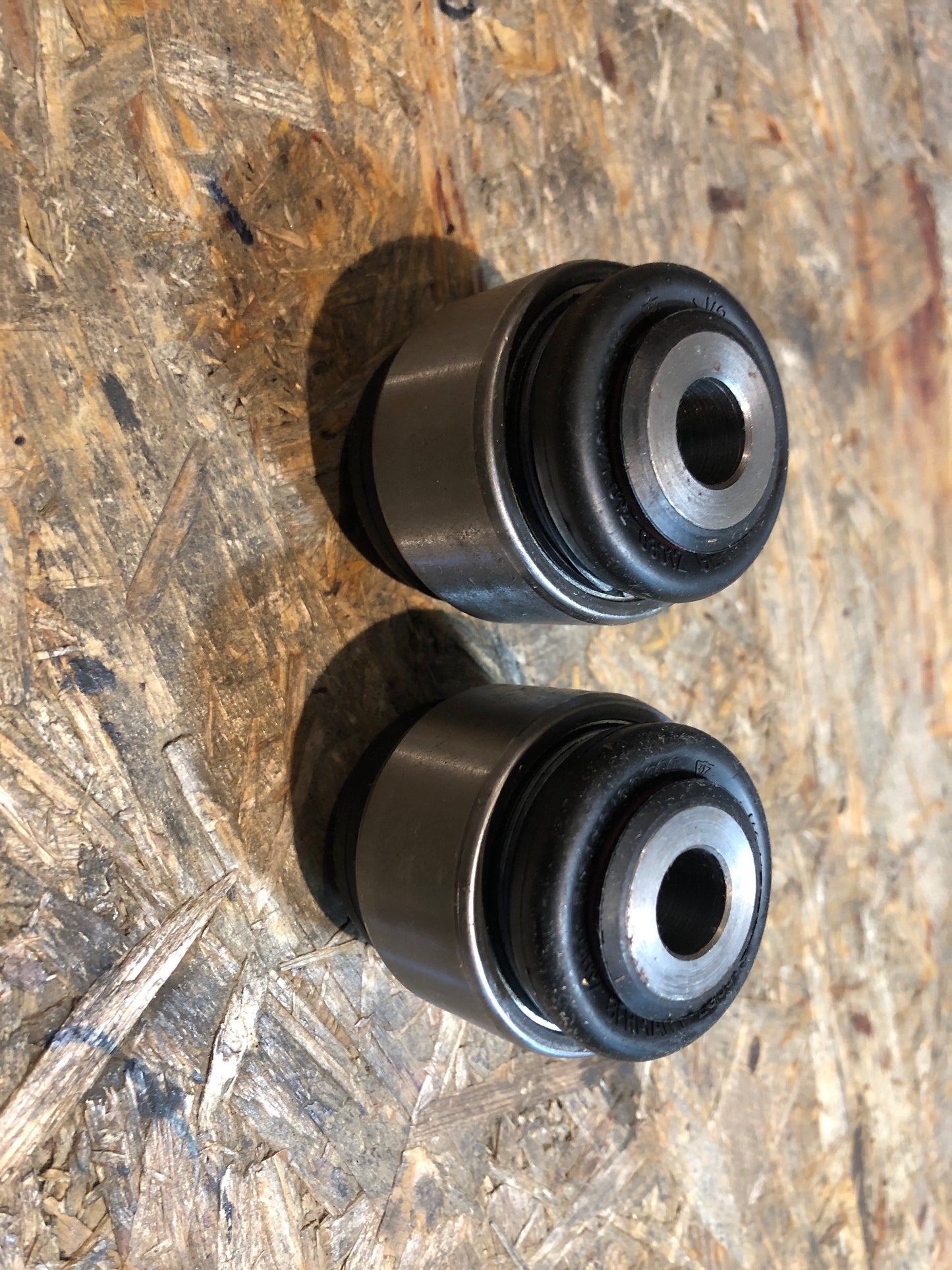 Original GM Opel Vectra B Lenker Buchsen Querlenker hinten unten Neu