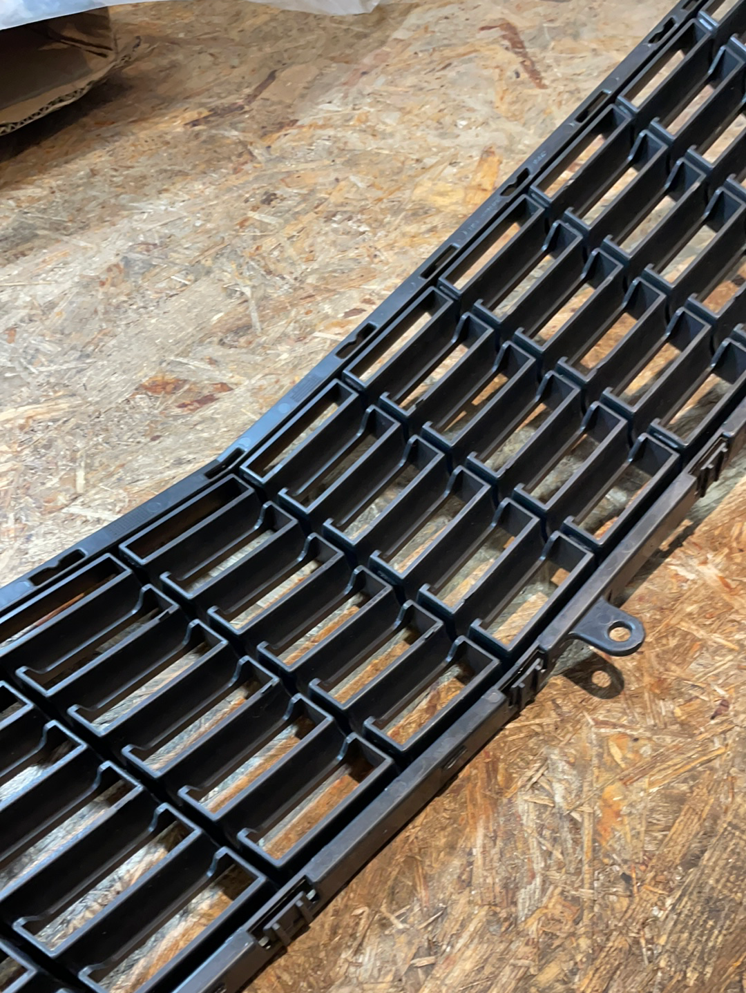 Original GM Opel Astra H Frontgrill Kühlergrill unten Neu