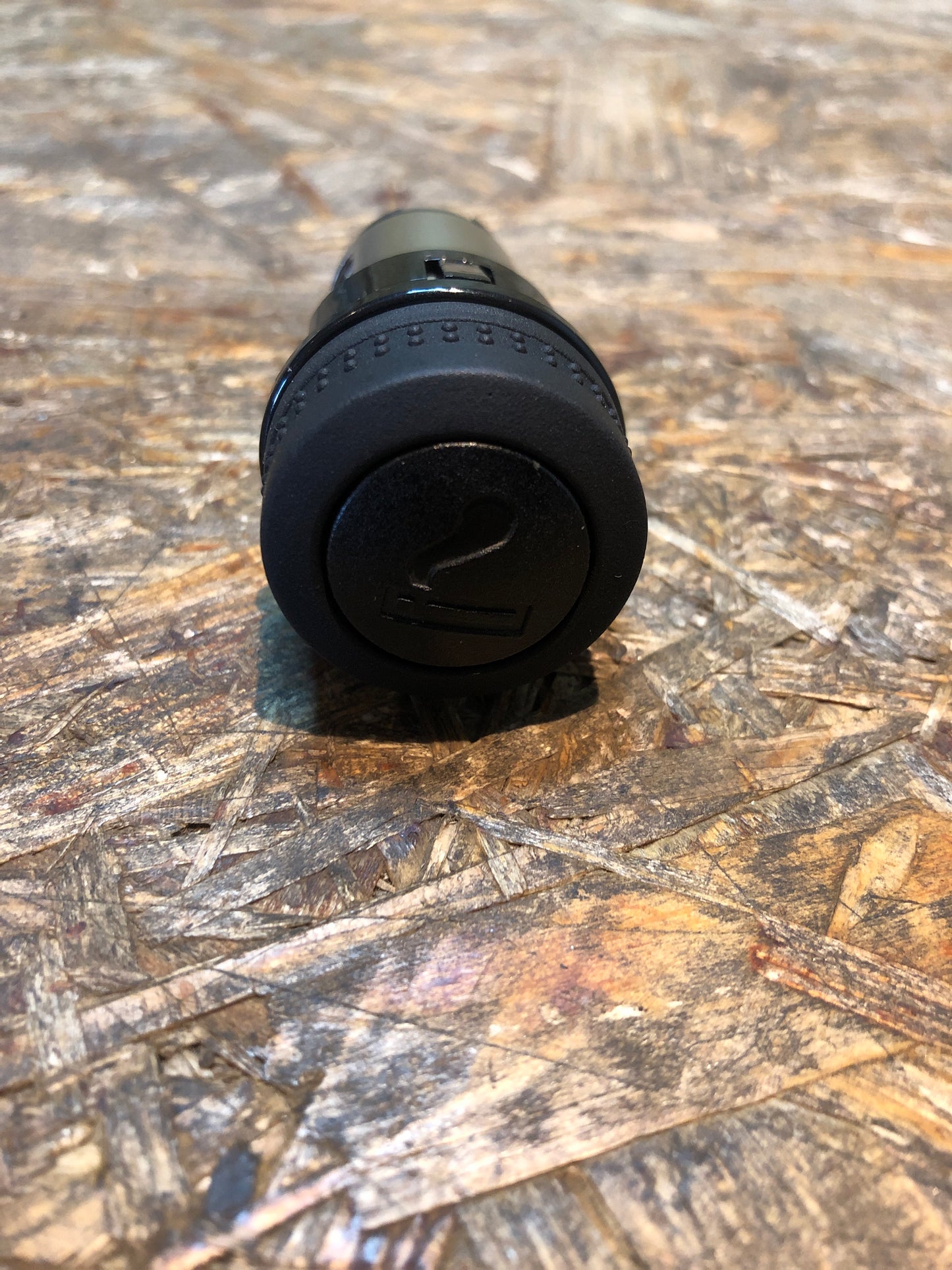Original GM Opel Corsa Zigarettenanzünder Neu