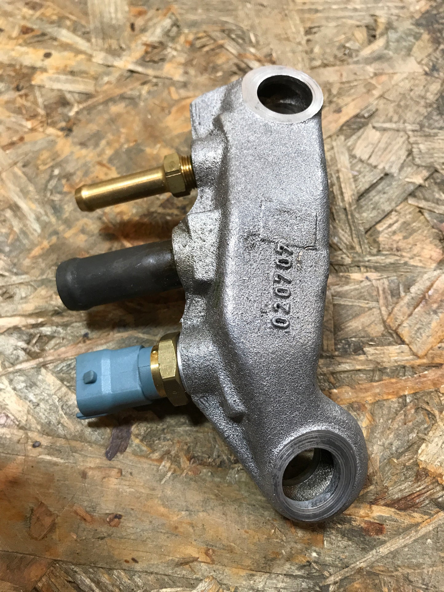 Original Opel Vectra B 2.5L Adapter Heizungsschlauch an Motor NEU