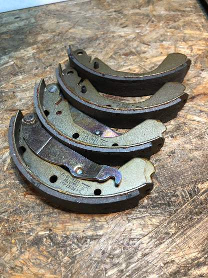 Original GM Opel Corsa Kadett 1.2, 1.3, 1.4, 1.5, 1.0 Bremsbacken hinten Neu