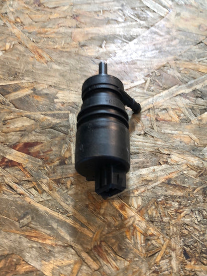 Original GM Opel Astra G Stufenheck 1.6 16V (F96) Waschwasserpumpe Neu