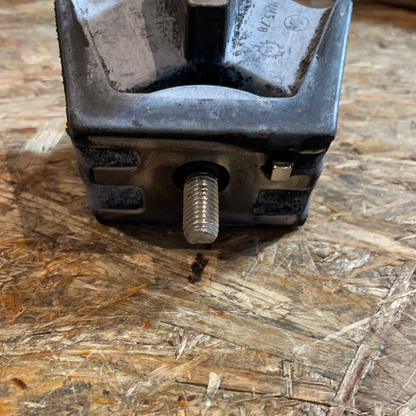 Original GM Opel Kadett D Motorlager Dämpfungsblock vorne links Neu