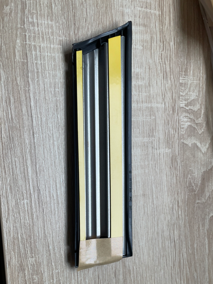 Original GM Opel Omega A Schutzzierleiste Kotflügel vorne rechts dunkelgrau Neu