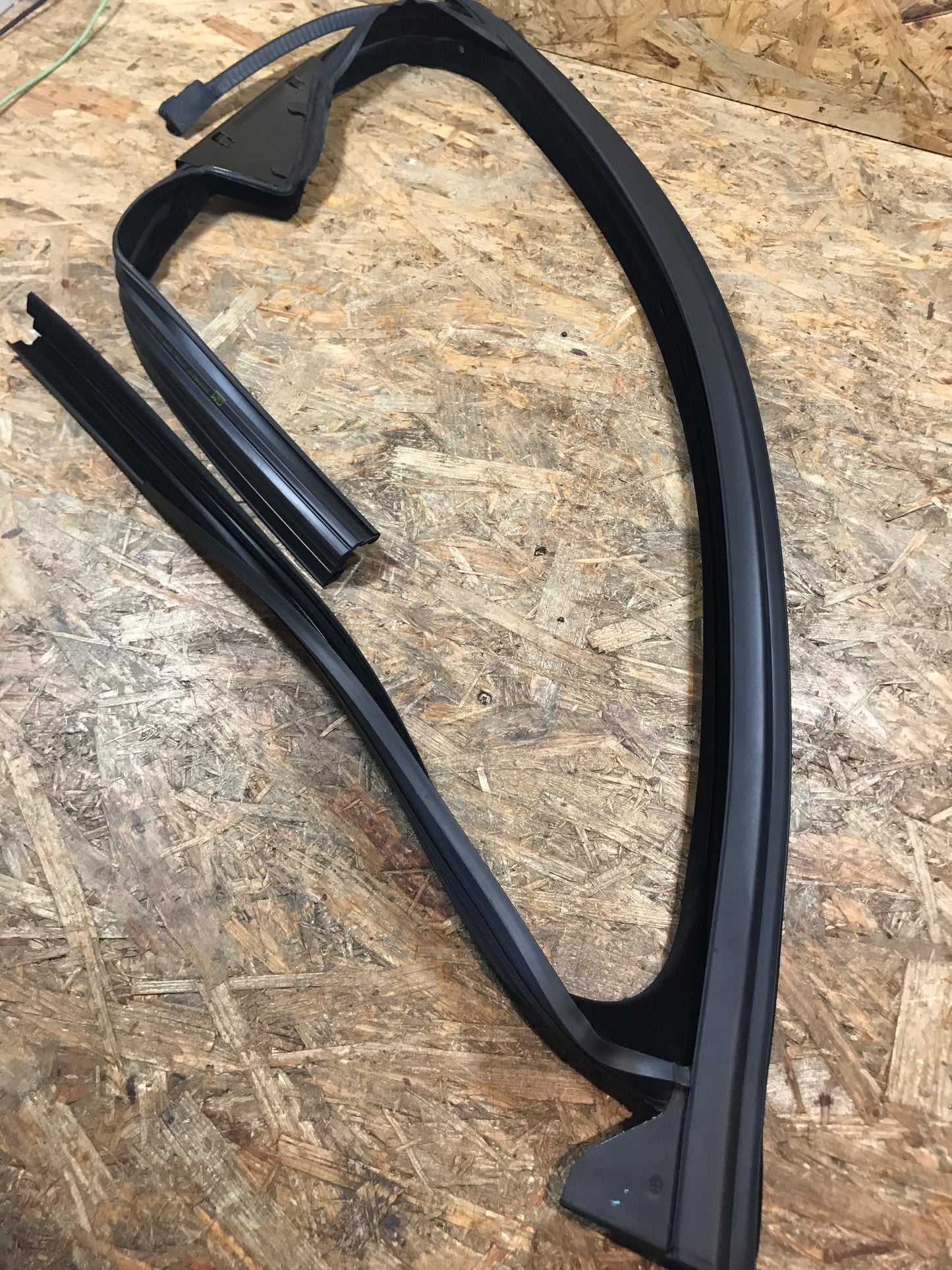 Original Opel Astra J Dichtung fensterführung vorne links NEU
