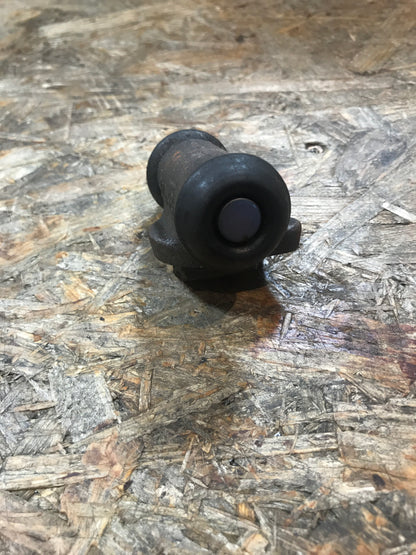 Original Opel Kadett D Radbremszylinder hinten NEU