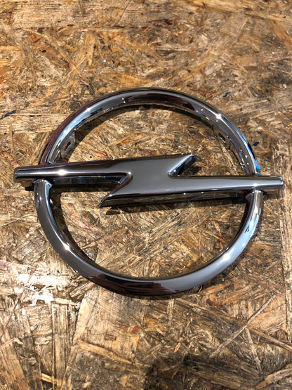 Original GM Opel Vivaro 2001-06 Omega B Speedster Movano A Emblem an Kühlergrill Neu