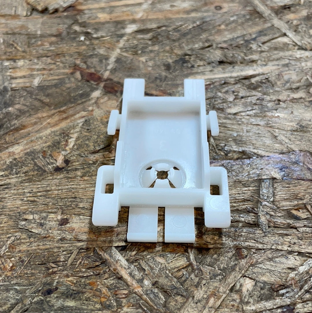 Original GM Opel Omega B Zierleistenclips Seitenwand hinten Neu