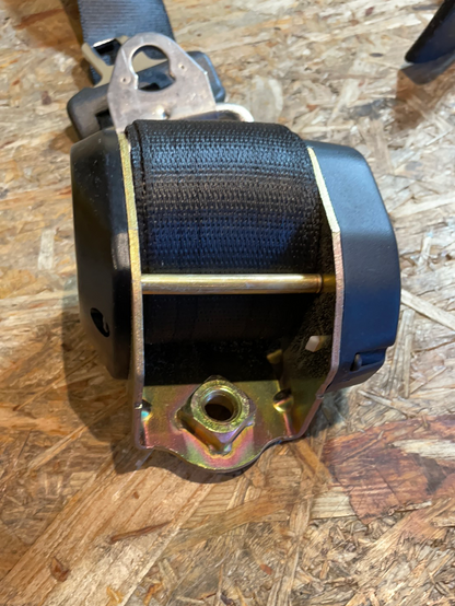 Original GM Opel Corsa A Sicherheitsgurt vorne links Neu