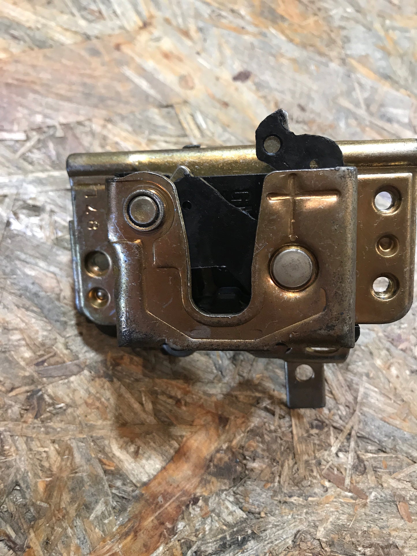 Original Opel Kadett E Corsa A Türschloss vorne rechts NEU