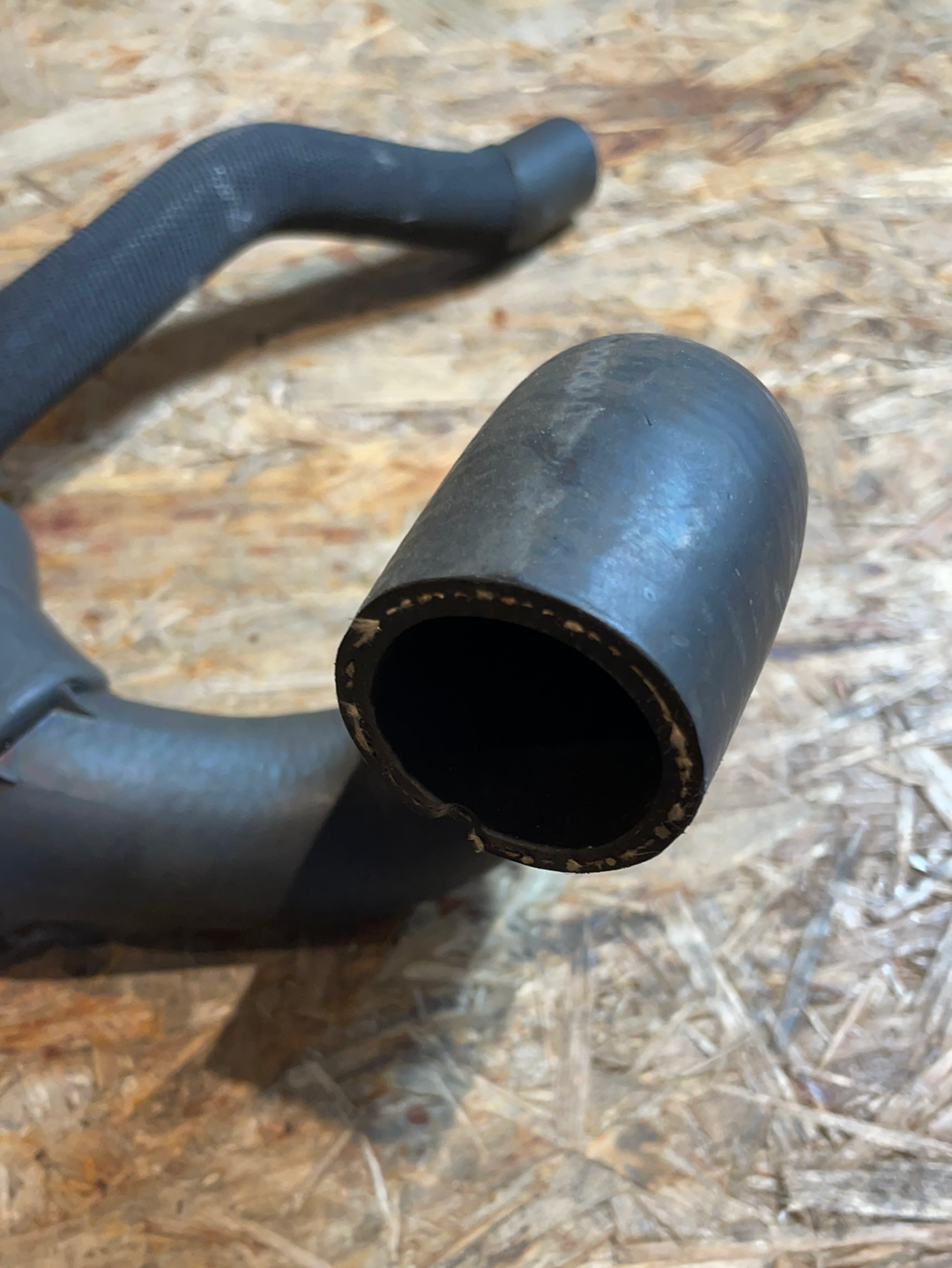 Original GM Opel Astra G 1,6 16V Kühlwasserschlauch Neu